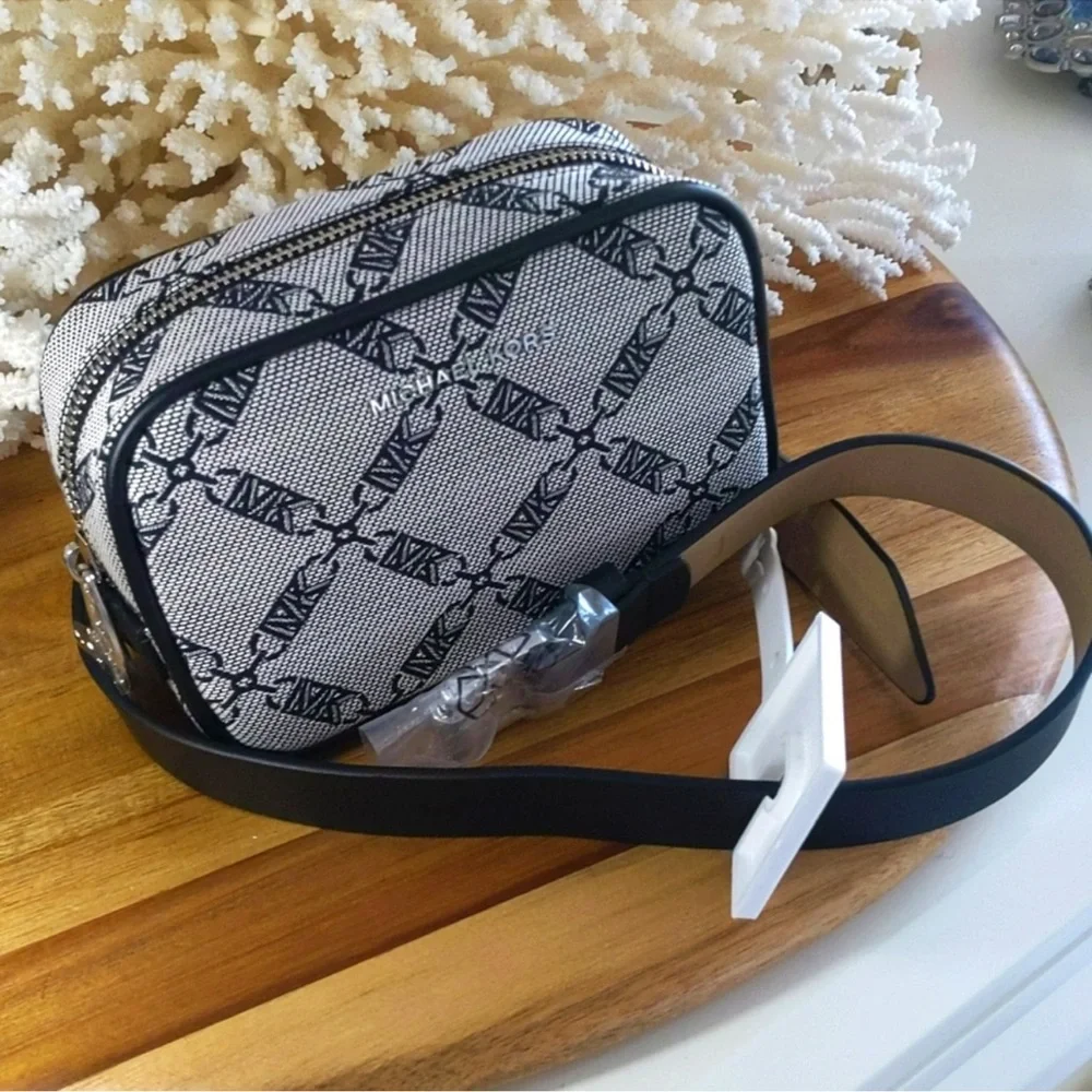 NWT Michael Kors fanny pack 🖤 NWT . Black and gray. L/XL - Picture 10 of 11